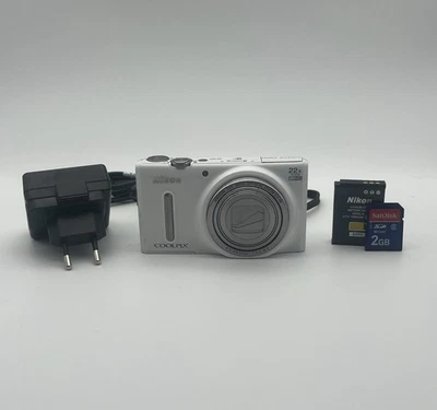 Nikon Coolpix S9600 - Digitalkamera Weiß - Bild 1 von 4