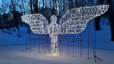 Festive Frames Snow Angel 4.9mtr Wide Display Kit - With Lights Cool White - Image 1 of 3