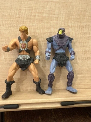 Lote de figuras de colección Masters the Universe McDonalds Skeletor y He-Man de 4 pulgadas 2003 Foto 1 de 4