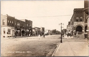 Foto postal real vintage 1921 EAGLE GROVE, Iowa RPPC escena callejera del centro - Imagen 1 de 2