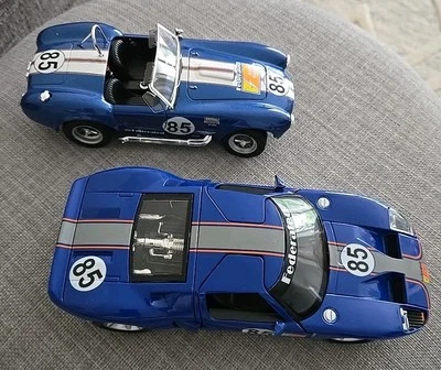 Juego de dos Ford GT Crown 1965 Shelby Cobra 2005 federado 4271:24  Foto 1 de 4