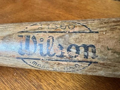 "Bate de béisbol de madera modelo Wilson A1340 Berra 33"" hecho en EE. UU." Foto 1 de 4