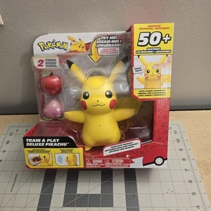 Pokemon Train and Play Deluxe Pikachu 4,5" Interaktive Figur 50+ Reaktionen 4+ - Bild 1 von 2