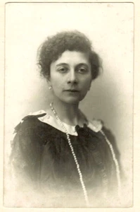 Foto de 1923 de Rusia Elegante Mujer Marusya Perla Collar Vestido Moda - Imagen 1 de 2