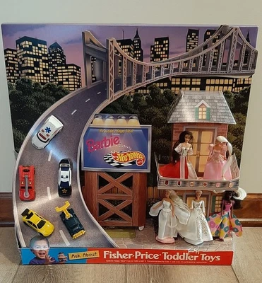 Barbie y Hot Wheels Happy Meal Display Foto 1 de 2