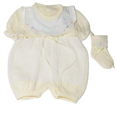 NUEVO CON ETIQUETAS Boutique Amarillo 2 piezas Cinta Tejido Burbuja Mameluco Recién Nacido 0 Bebés Niñas Calcetines Foto 1 de 2