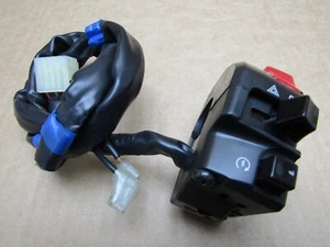 Yamaha YZF R7 690 2023 3.601 Meilen rechter Lenkerschaltanlage (13538) - Bild 1 von 7