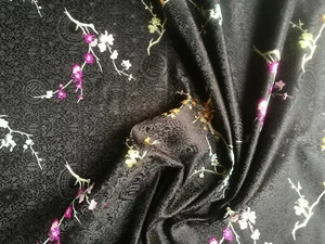 Brokat Seidenstoff Kirschblüte schwarz farbig Meterware - Bild 1 von 4