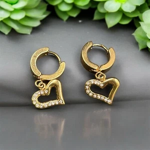 Cerchi in Acciaio Dorato con Cuore e Zirconi Bianchi - Imagen 1 de 4