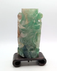 Jarrón chino vintage verde tallado a mano de jade con base de madera de 8" de alto - Imagen 1 de 9