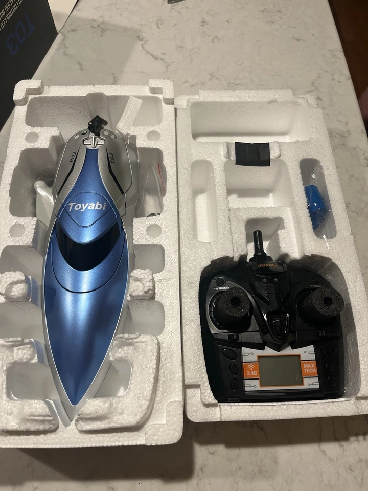 Bote de radiocontrol de alta velocidad Toyabi T03 20+ Mph Foto 1 de 4
