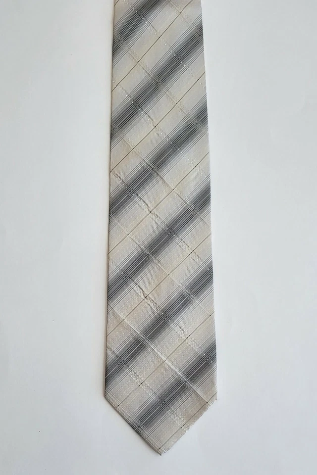 Corbata para el cuello Farentino Ferre pura seda gris plata estampado geométrico hecha a mano para hombre Foto 1 de 4