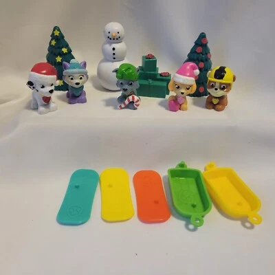 Lote de 14 estatuillas y accesorios Nickelodeon Paw Patrol Winter Wonderland Foto 1 de 4
