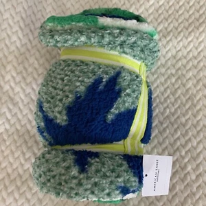 AMERICAN EAGLE OUTFITTERS AE LOGO GREEN WHITE SHERPA THROW BLANKET 50X60 #B11 - Picture 1 of 5