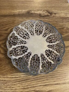 Vintage WM Rogers 76 Silver Plate Footed  Trivet  Nice Openwork 6-1/2" - Picture 1 of 6