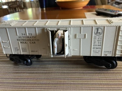 Vtg Lionel 3472 O Gauge Operating Refrigerated Milk Car - Image 1 of 4