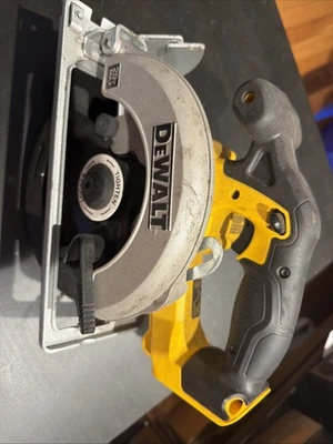 Used DEWALT DC390 18v Cordless 6-1/2" Circular Saw TESTED - Image 1 of 3