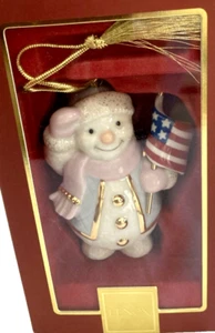 Lenox Fino China Ornamento de Pie Muñeco de Nieve Patriótico Saludo con EE. UU. Bandera - Imagen 1 de 5
