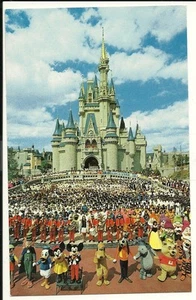 Walt Disney World Cinderella Castle Mickey Mouse & Cast Amusement Park Postcard - Picture 1 of 1