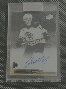 Jakub Lauko - 2022-23 UD Clear Cut RC Auto #CC-JL - Boston Bruins - Picture 1 of 2