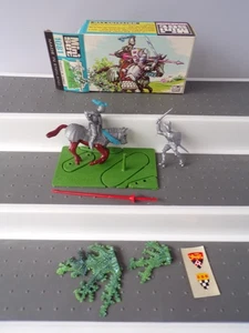 Britains Mini Set 1081 Knights In Combat Boxed 1.42 Scale Figures Boxed - Picture 1 of 9