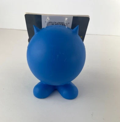Juguete de goma para perro JW Pet Bad Cuz, mediano - 4" de alto - azul Foto 1 de 4