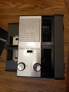 VINTAGE KODAK 500 PORTABLE 35MM SLIDE PROJECTOR WITH CASE - Picture 1 of 8