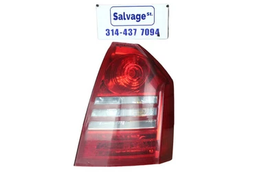 Conjunto de lámpara de freno luz trasera pasajero derecho Chrysler 300C SRT-8 2005-2007 Foto 1 de 4