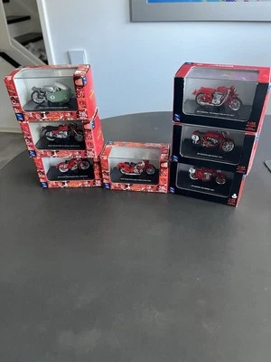 Konvolut 7x New Ray MV Augusta & Moto Fuzzing Motorrad Modelle Maßstab 1:32 - Bild 1 von 4