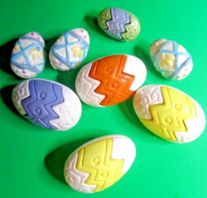 (8) NEW EASTER EGG PLASTIC APPLIED SHANK & SNAP-TOGETHER NOVELTY BUTTONS-Y230 - Picture 1 of 2