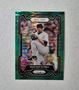 (ARTICOLO C438) MARIANO RIVERA - 2024 PANINI PRIZM PRIZMS GREEN PULSAR #96 - Foto 1 di 2