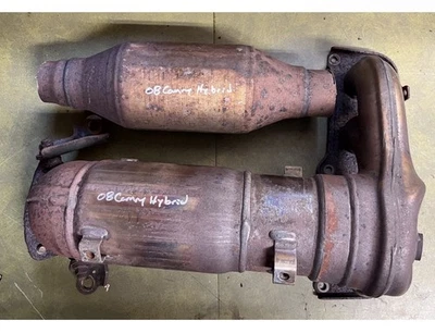08 Toyota Camry Hybrid Pair Set catalytic converter Front 28310, Rear UA1 OEM - Image 1 of 4