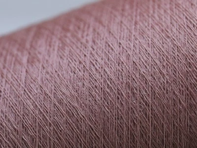 H12 (200€/kg) 100g 65% SEIDE / 35% KASCHMIR QUARZROSA (110/2) Zwirn Wolle Strick - Bild 1 von 2