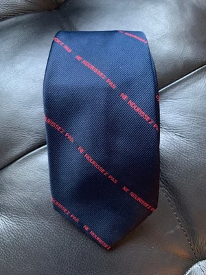 Cravatta cravatta vintage Alynn blu scuro "Ne Nourissez Pas" (non nutrire) 3,25"x55,5" - Immagine 1 di 4