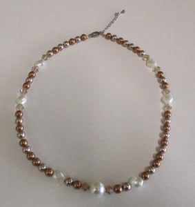Pearl and Beaded Necklace with Clasp - Single Strand - Brown and White - Elegant - Bild 1 von 11