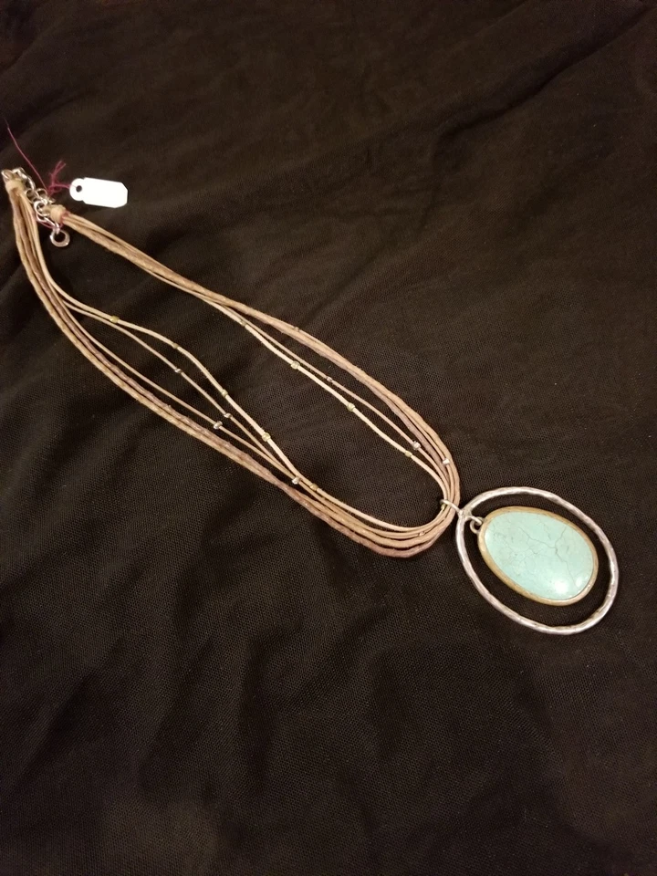 Collar con cordón de cuero multihilo Howlite de plata esterlina/latón Silpada  Foto 1 de 1