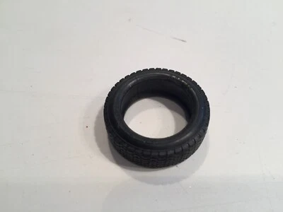 Pneu seul pièce détachée miniature Chevrolet Corvette 1957 1/24 burago #A17 - Photo 1/2