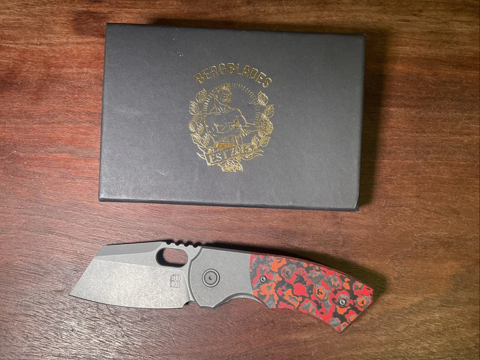 Berg Blades Slim 2.65 英寸 CPM 20CV 石洗刀片 熔岩流 脂肪 碳 — 第 1/4 张图片