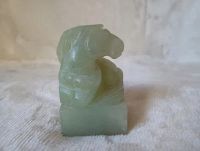 Jade Verde Tallado a Mano 2.5" Caballo Sello Patricia En la Parte Inferior Envío RÁPIDO Foto 1 de 4