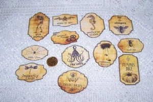 12~Halloween~Vintage~Trank~Flasche~Etikett~Pingeliger Schnitt~Leinen Cardstock~Aufkleber - Bild 1 von 1