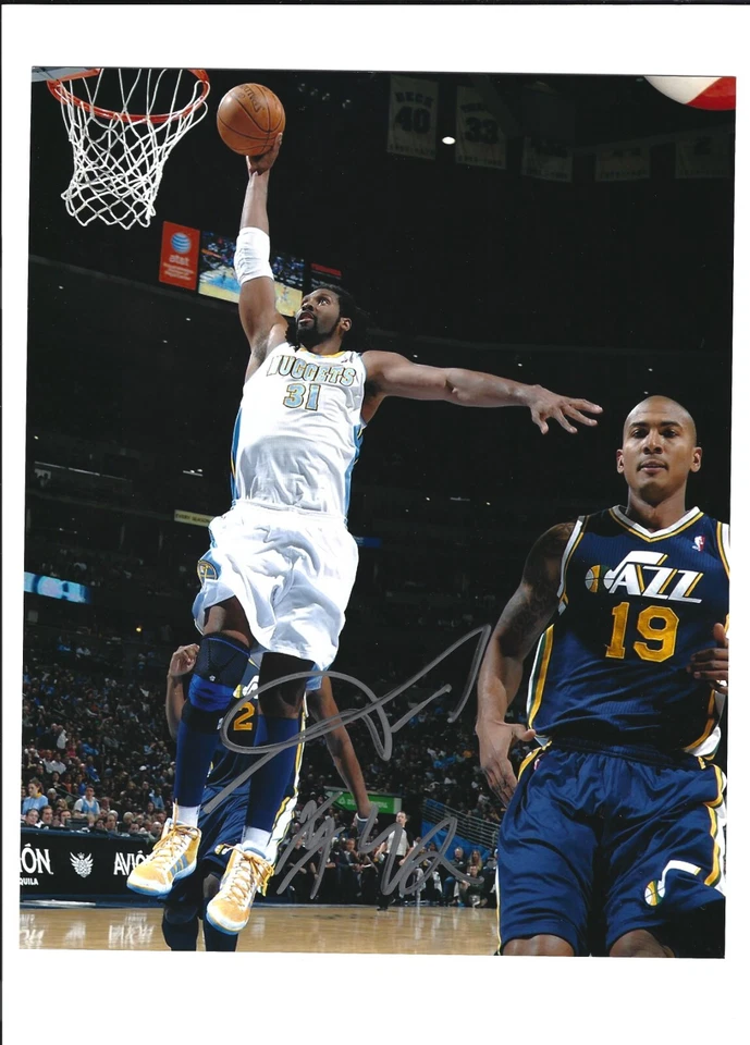 Nene Hilario 亲笔签名签名 8 x 10 英寸照片 NUGGETS POSE 2 — 第 1/1 张图片