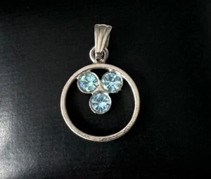 Vintage Modeschmuck Anhänger mit 3 hellblauen Strass Steinen, 80er Jahre - Bild 1 von 16