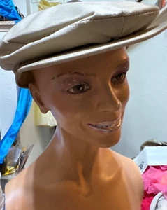 United Hatters Millinery Union USA 7 1/4 - 7 3/8 berretto da newsboy tessuto beige GRANDE - Foto 1 di 11