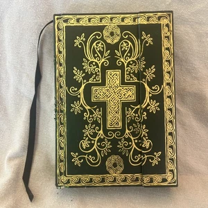 ⭐⭐NCV New Century Version Compact Holy Bible Nelson Gold Gilt Green Celtic Knot⭐ - Imagen 1 de 14