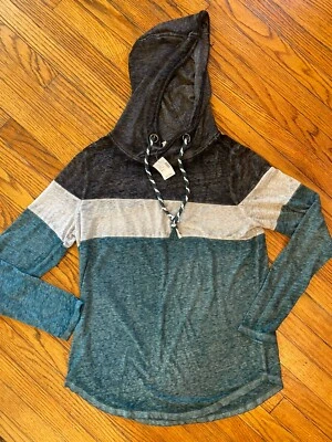 全新带标签 Maurice’s 轻便针织连帽衫女式小号 35 美元绿色黑色 — 第 1/4 张图片