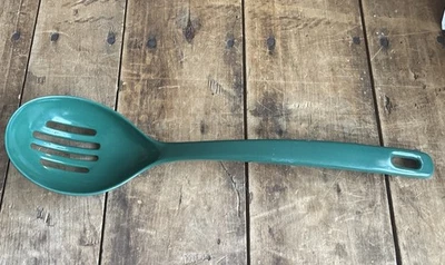Utensilio de cocina con cuchara ranurada verde Melamine Ware Foto 1 de 4