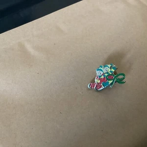 Charity Vintage Badge - Foto 1 di 3