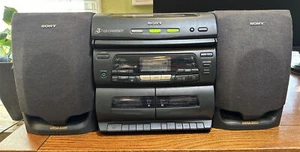 Sony CFD-646 CD Radio Cassette Corder 3 CD Changer, Removable Speakers Mega Bass - Picture 1 of 13