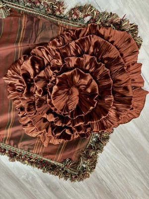 Juego 2 Borlas Almohadas Bella Rose Neiman Marcus Navidad Rojo Satinado Terciopelo Foto 1 de 4