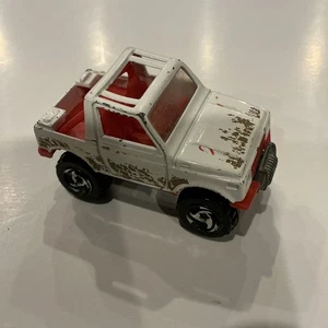 Vintage 1988 Hot Wheels White Dirty Dog Suzuki Samurai Tracker 4x4 1:64 Diecast - Bild 1 von 2